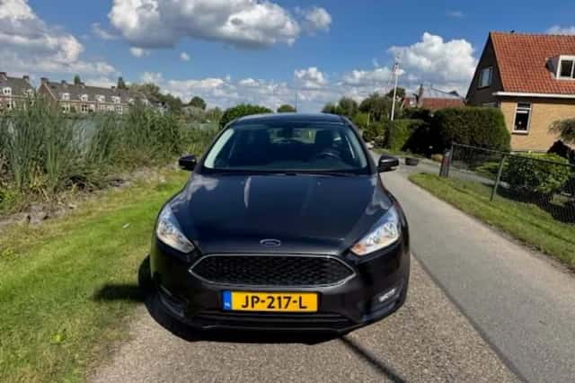 Ford Focus (2015) thumbnail 3