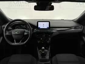 Ford Focus (2021) thumbnail 4