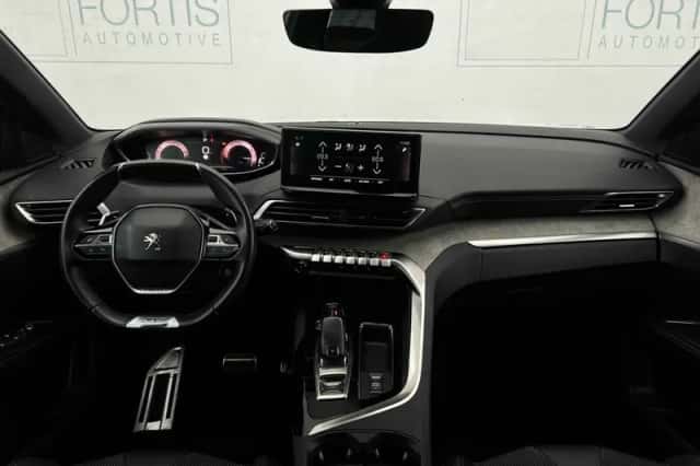 Peugeot 5008 (2023) thumbnail 3