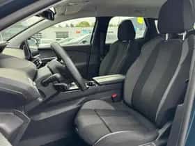 Peugeot 3008 (2021) thumbnail 3