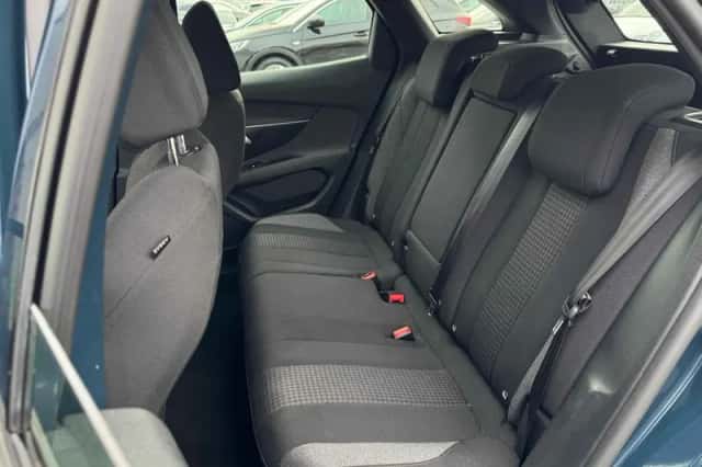 Peugeot 3008 (2021) thumbnail 4