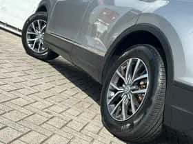 Volkswagen Tiguan (2017) thumbnail 9