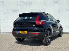 Volvo XC40 (2021) thumbnail 2
