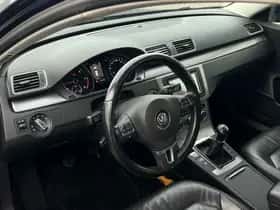 Volkswagen Passat (2013) thumbnail 4
