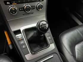 Volkswagen Passat (2013) thumbnail 10