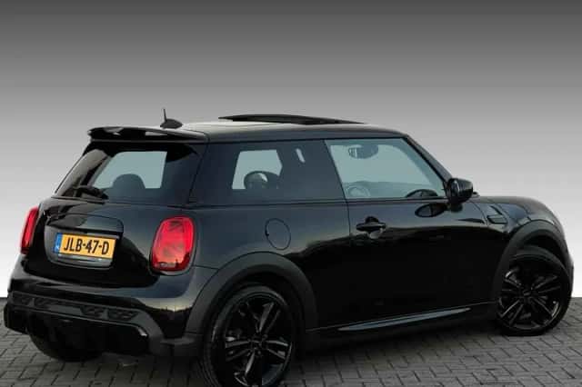 MINI Cooper (2022) thumbnail 2