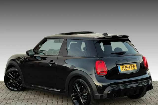MINI Cooper (2022) thumbnail 3