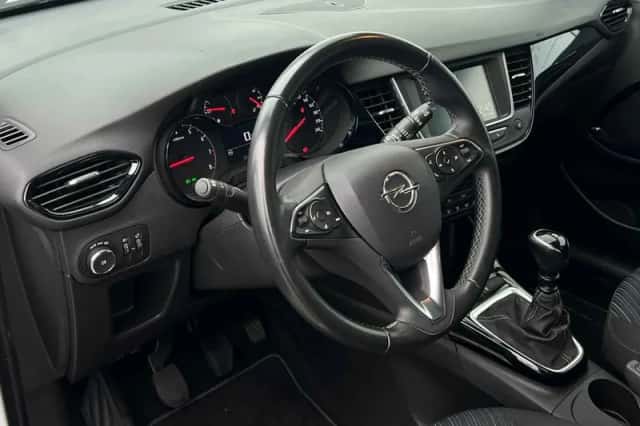 Opel Crossland X (2019) thumbnail 3