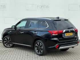 Mitsubishi Outlander (2015) thumbnail 2