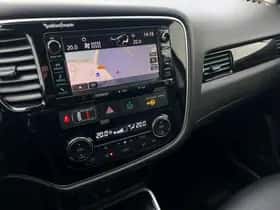 Mitsubishi Outlander (2015) thumbnail 14