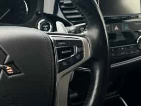 Mitsubishi Outlander (2015) thumbnail 16