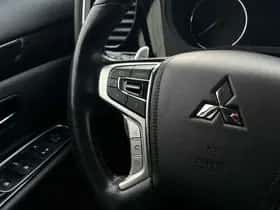 Mitsubishi Outlander (2015) thumbnail 17