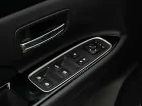Mitsubishi Outlander (2015) thumbnail 18