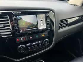 Mitsubishi Outlander (2015) thumbnail 5