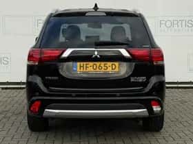 Mitsubishi Outlander (2015) thumbnail 10