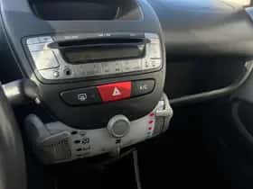 Peugeot 107 (2012) thumbnail 11