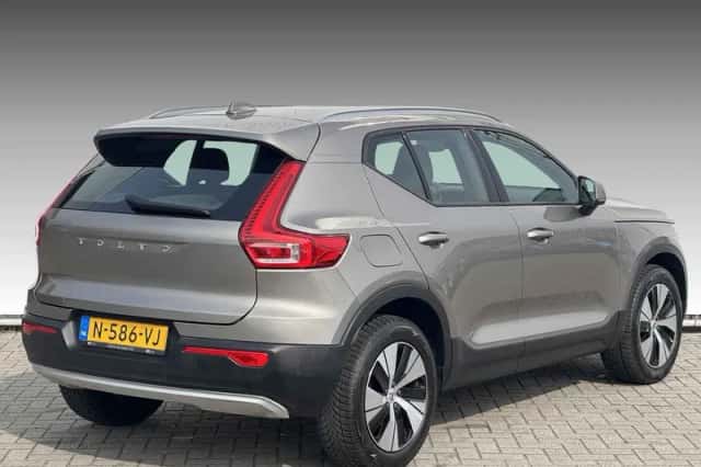 Volvo XC40 (2022) thumbnail 2