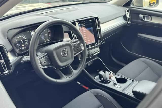 Volvo XC40 (2022) thumbnail 3