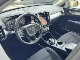 Volvo XC40 (2022) thumbnail 3