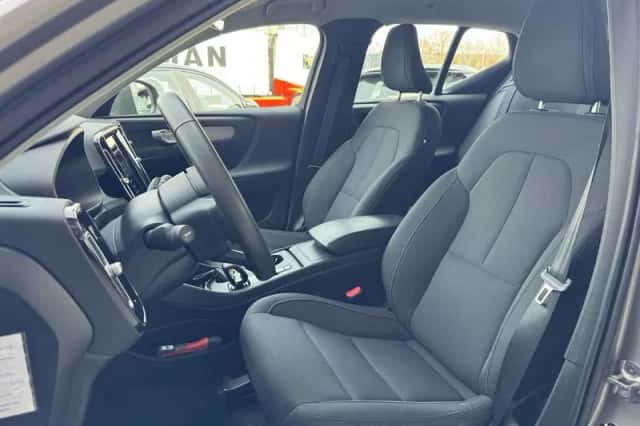 Volvo XC40 (2022) thumbnail 4
