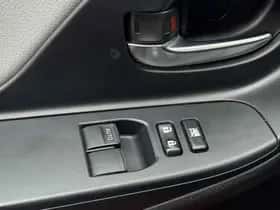 Toyota Yaris (2016) thumbnail 15