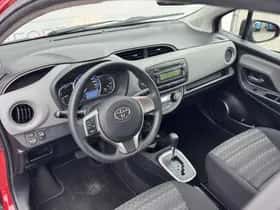 Toyota Yaris (2016) thumbnail 3