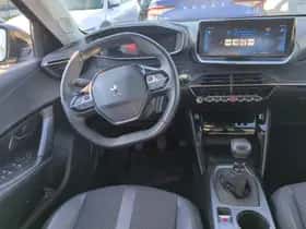 Peugeot 2008 (2020) thumbnail 3