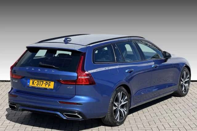 Volvo V60 (2021) thumbnail 2