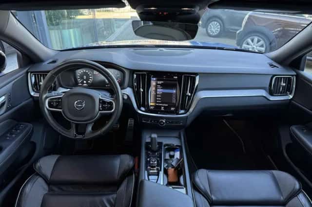Volvo V60 (2021) thumbnail 4