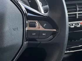 Peugeot 2008 (2022) thumbnail 17