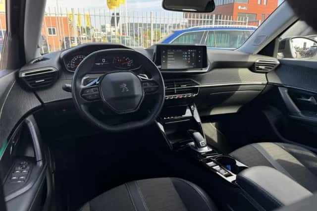 Peugeot 2008 (2022) thumbnail 3