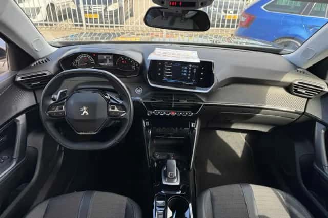Peugeot 2008 (2022) thumbnail 4