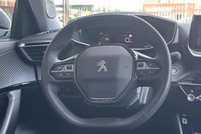Peugeot 2008 (2021) thumbnail 2