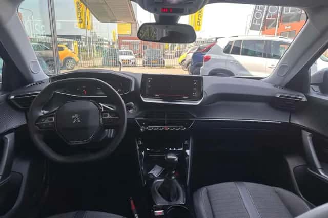 Peugeot 2008 (2021) thumbnail 3
