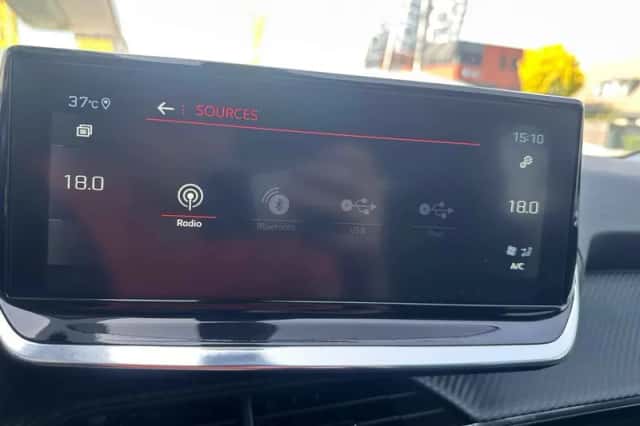 Peugeot 2008 (2021) thumbnail 5