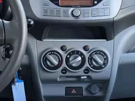 Suzuki Alto (2011) thumbnail 10