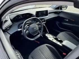 Peugeot e-208 (2023) thumbnail 4