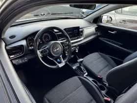 Kia Stonic (2021) thumbnail 3