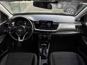 Kia Stonic (2021) thumbnail 4