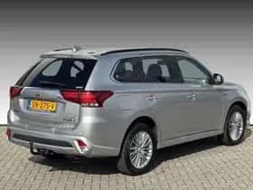 Mitsubishi Outlander (2018) thumbnail 2