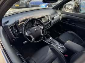 Mitsubishi Outlander (2018) thumbnail 3