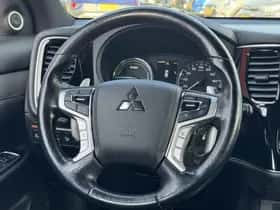 Mitsubishi Outlander (2018) thumbnail 5