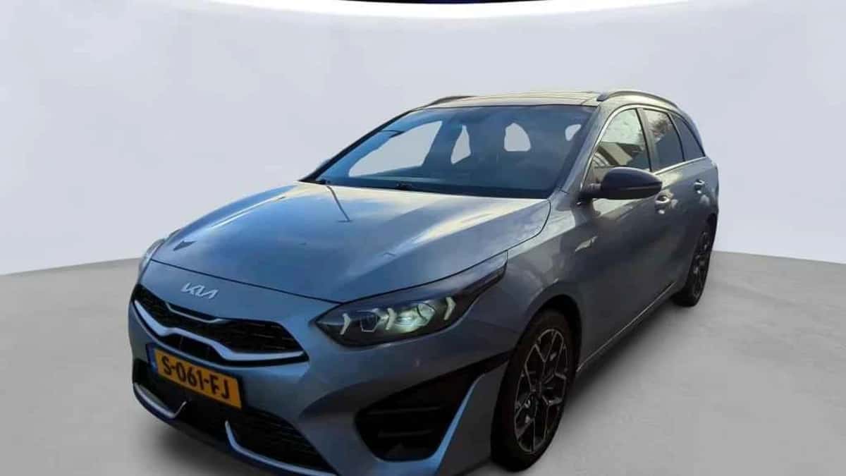 Kia Ceed Sportswagon (2023) — foto 1