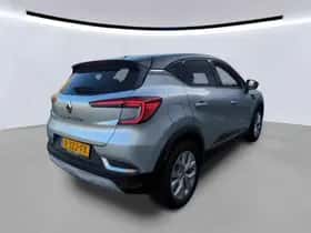 Renault Captur (2022) thumbnail 2