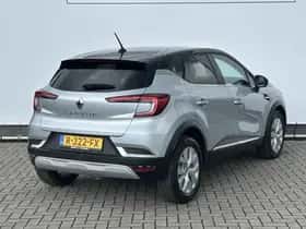 Renault Captur (2022) thumbnail 2