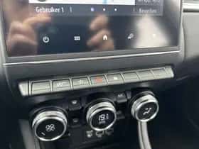 Renault Captur (2022) thumbnail 16