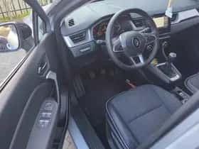 Renault Captur (2022) thumbnail 4