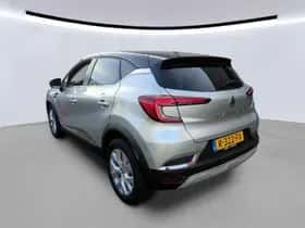 Renault Captur (2022) thumbnail 5