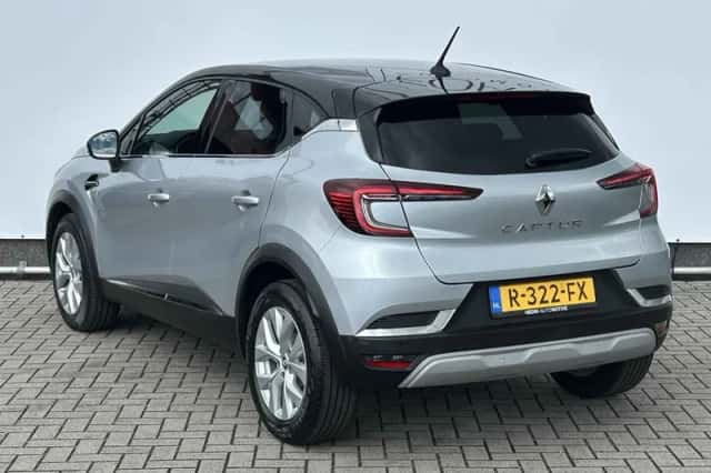 Renault Captur (2022) thumbnail 6
