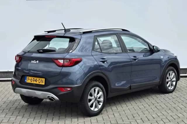 Kia Stonic (2022) thumbnail 2
